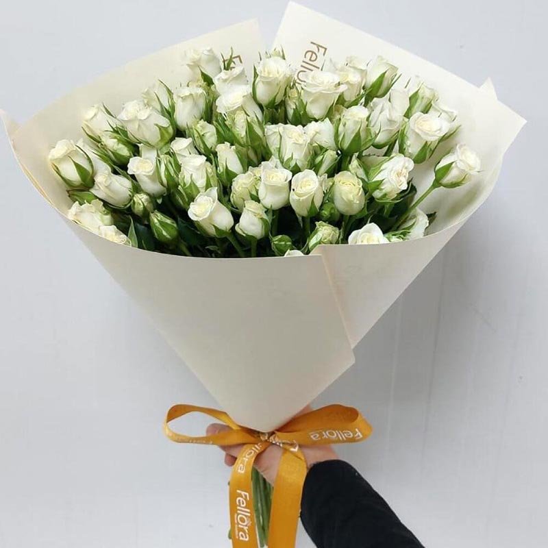 21 White Spray Roses Bouquets